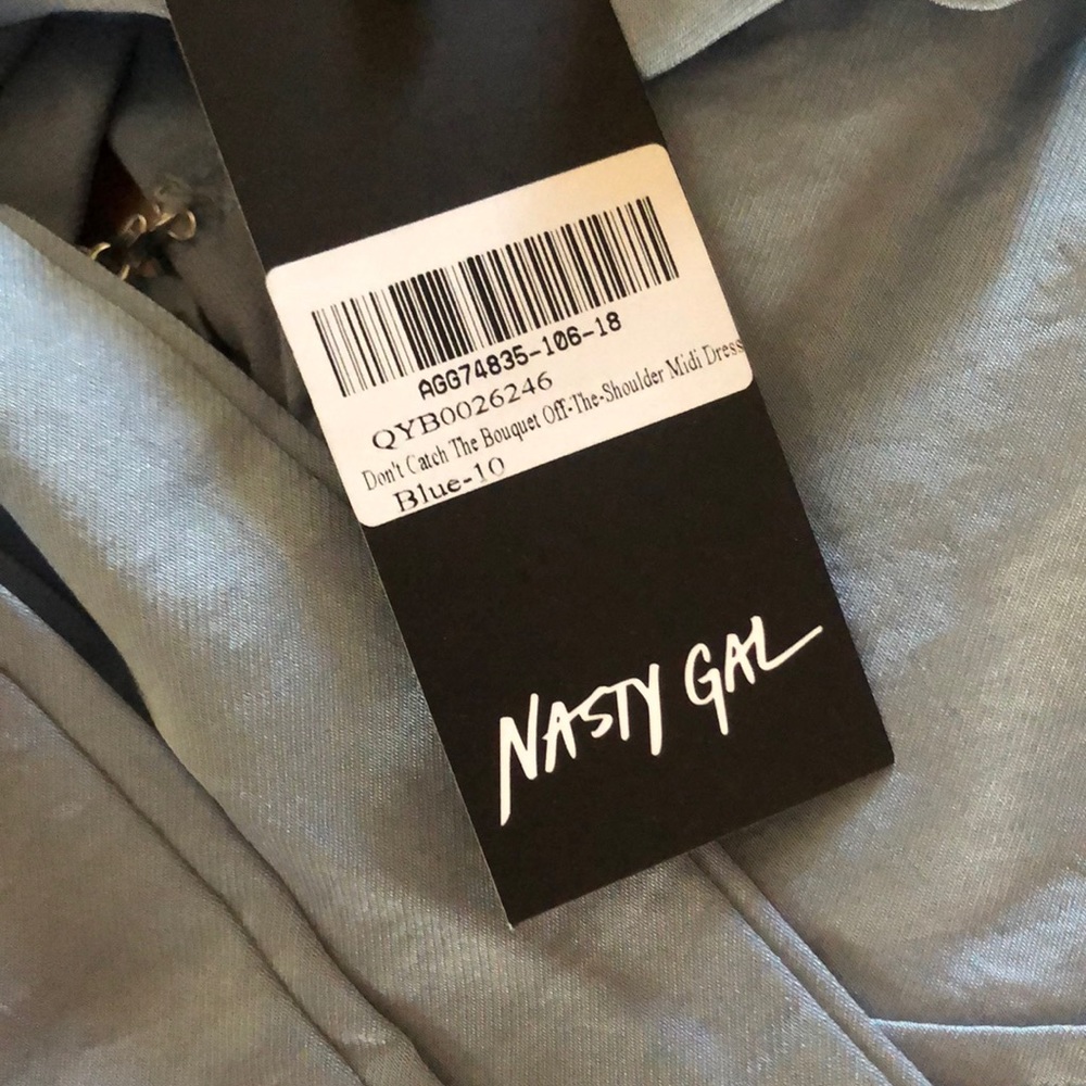 Nasty Gal Satin Maxi Dress - Picture 4 of 4